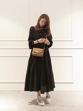 「アイテム（バングル/リストバンド、ブラック系）」を使った、NIPONJJUYAさん（レディース・165cm）の秋コーディネート