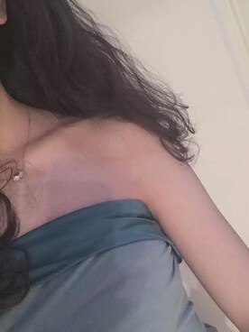 「アイテム（チューブトップ、ブルー系）」を使った、田晨怡さん（レディース・162cm）の春コーディネート