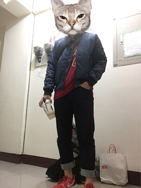 「アイテム（ジャージ、レッド系）」を使った、James Liさん（メンズ・170cm）の冬コーディネート