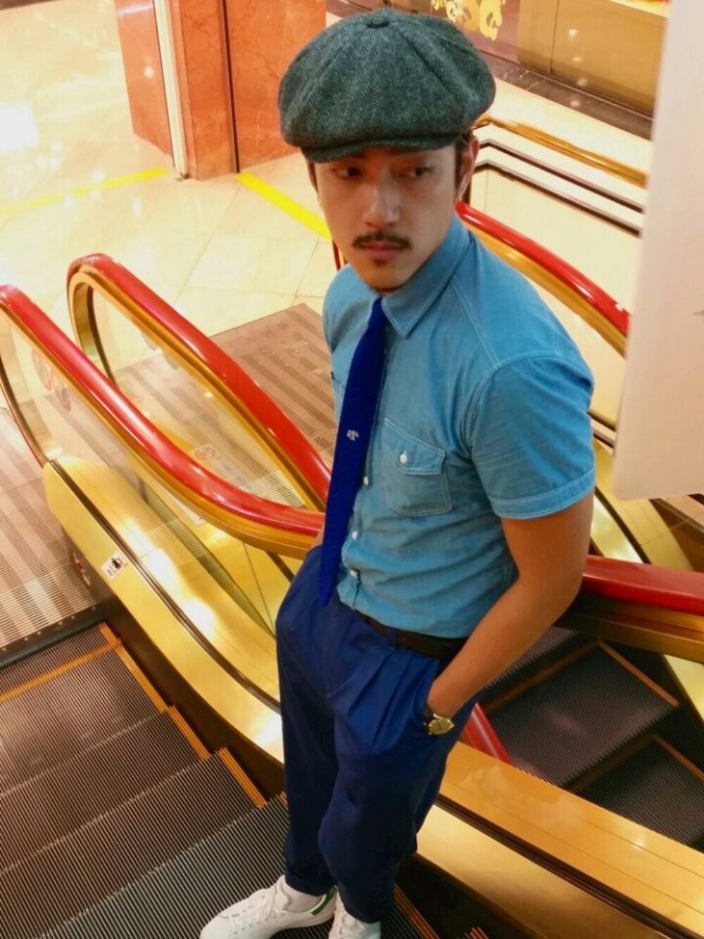 「blue、wisdom」｜「Elephant tie（ネクタイ、ブルー系）」を使った、Shu Han Changさん（メンズ・180cm）の夏コーディネートの1枚目の写真
