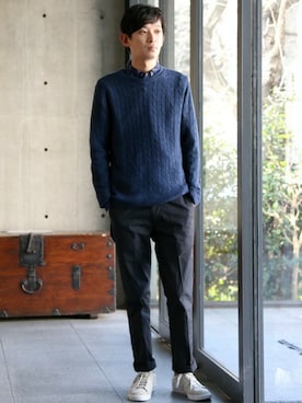 「クルーネックニット」｜WATANABEさん（メンズ・178cm）の冬コーディネート