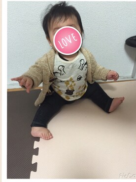 「赤ちゃん本舗（アカチャンホンポ）のアイテム（Tシャツ/カットソー、ベージュ系）」を使った、ちくわさん（キッズ・80cm）の秋コーディネート