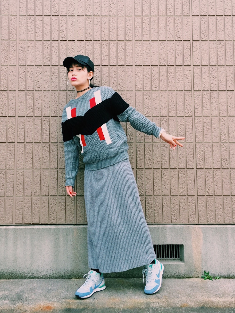 「楽チンコーデ、ラフ、グレー、キャップ、ロングスカート、スニーカー、ポニーテール、Another Edition、NIKE、IENA」｜「VINTAGEのアイテム（トップス、グレー系）」を使った、T Λ Eさん（レディース・158cm）の春コーディネートの1枚目の写真