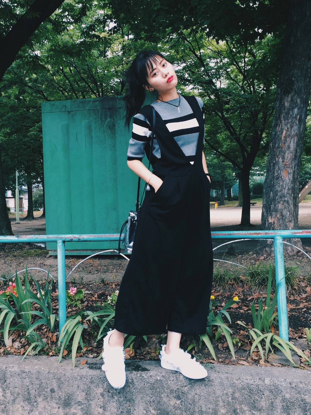 「大人カジュアル、夏、ブラック、ポニーテール、ボーダー、GU、minsshop、スニーカー、シルバー、梅雨」｜「minsshopのアイテム（トップス、グレー系）」を使った、T Λ Eさん（レディース・158cm）の夏コーディネートの1枚目の写真