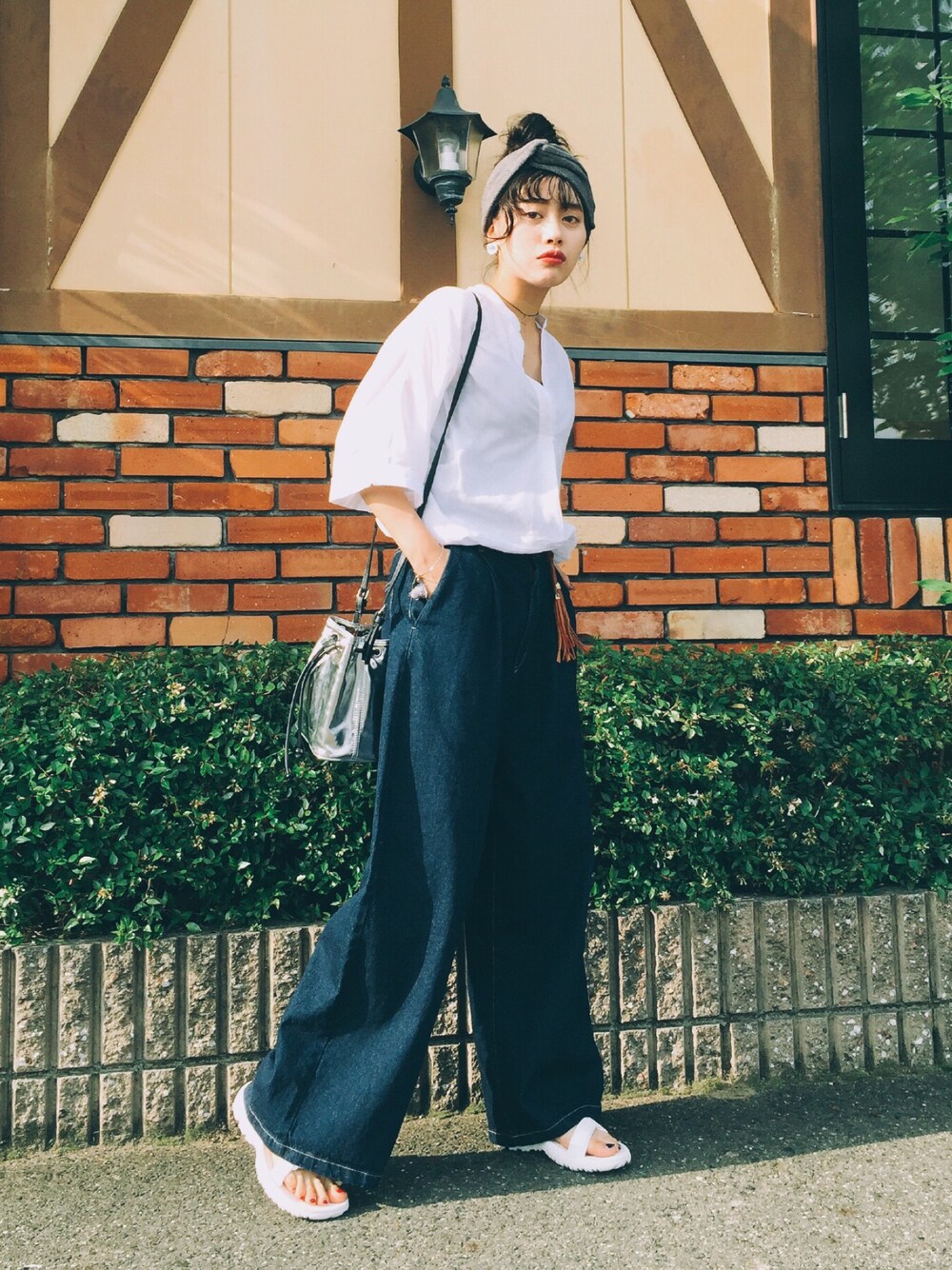 「シンプルスタイル、カジュアル、オトナカジュアル、デニム、夏、JEANASiS、moca、teva、HELK、IENA SLOBE」｜「JEANASISのコクーンスキッパーSS/715161（シャツ/ブラウス、ホワイト系）」を使った、T Λ Eさん（レディース・158cm）の夏コーディネートの1枚目の写真