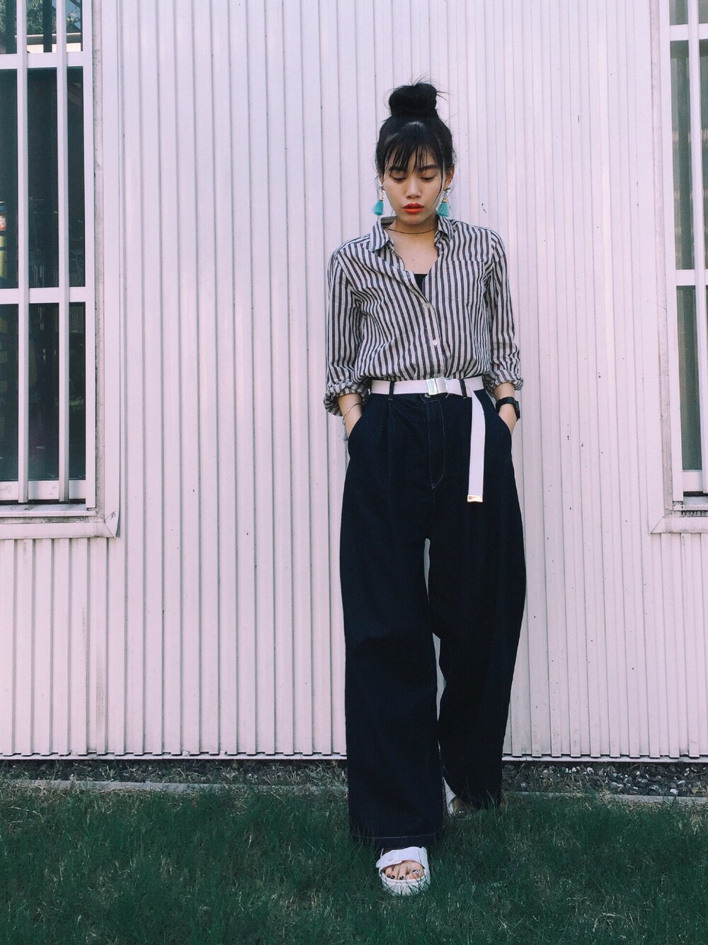 「夏コーデ、カジュアル、休日スタイル、ラフ、プチプラ、サンダル、シャツスタイル、ワイドパンツ、moca、PLAKTON」｜「select MOCAの【GISELe６月号掲載】【大人気】【デニムパンツランキング１位獲得】ハイウエストコットン デニムワイドパンツ（デニムパンツ、ブルー系）」を使った、T Λ Eさん（レディース・158cm）の夏コーディネートの1枚目の写真