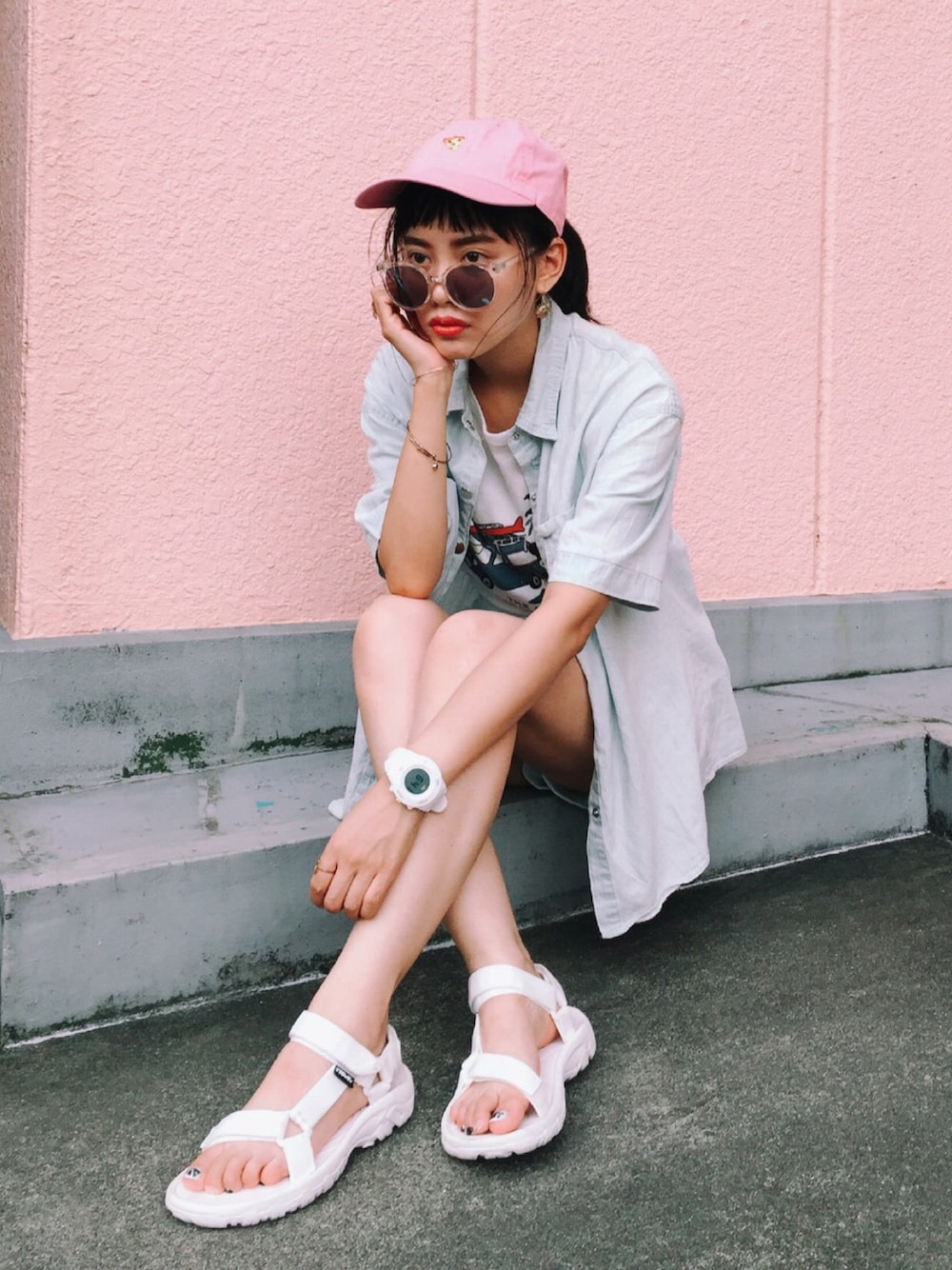 「夏コーデ、カジュアル、プチプラ、デニム、ピンク、ブルー、KaneZ、adidas originals、teva、minsshop」｜「minsshopのアイテム（トップス、ブルー系）」を使った、T Λ Eさん（レディース・158cm）の夏コーディネートの1枚目の写真