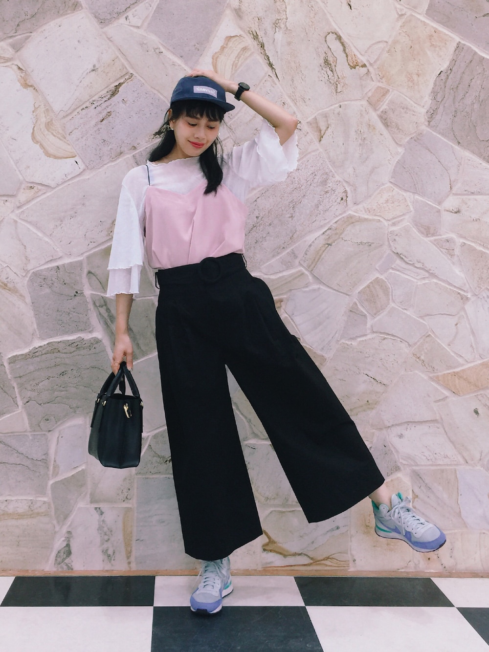 「moca、WHO’S WHO gallery、kormarch、NIKE、Klasse14、STUDIOUS、ピンク、キャップ、スニーカー、秋コーデ」｜「select MOCAの半端袖ティアードスリーブ＆キャミソールセットトップス（Tシャツ/カットソー、ピンク系）」を使った、T Λ Eさん（レディース・158cm）の秋コーディネートの1枚目の写真