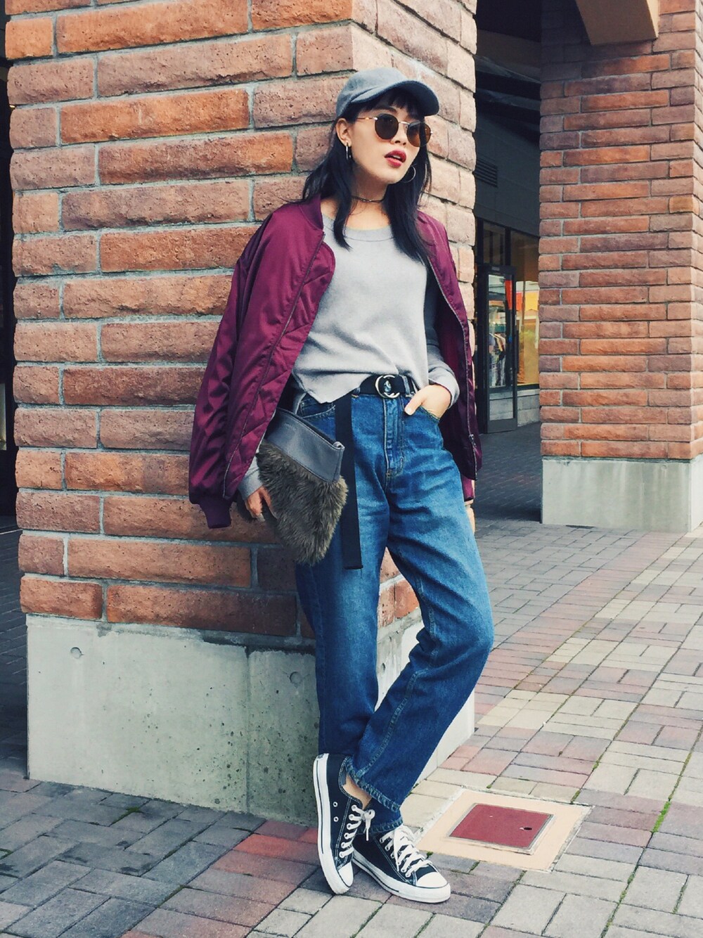 「MA-1、デニムパンツ、ROSE BUD、SLOBE IENA、converse、KBF、Double name、moussy、リングベルト、キャップ」｜「ROSE BUDのLJ-16203[MA-1]（MA-1、レッド系）」を使った、T Λ Eさん（レディース・158cm）の秋コーディネートの1枚目の写真