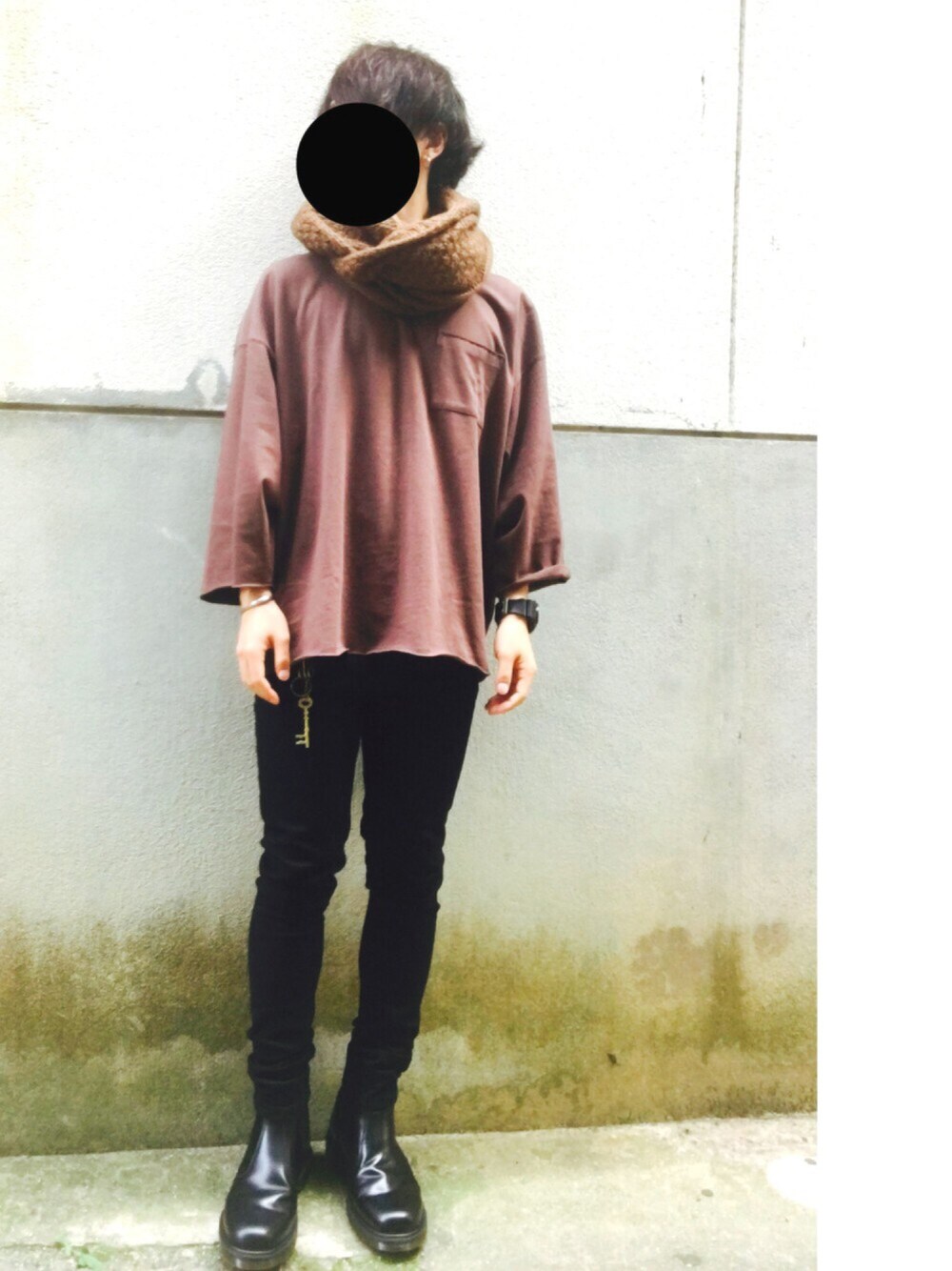 「黒スキニー、休日スタイル、秋のコーデ、ビッグシルエット、HARE」｜「HAREのワイドスリーブカット9分袖(HARE)（Tシャツ/カットソー、ブラウン系）」を使った、ゆるぇとさん（メンズ・170cm）の秋コーディネートの1枚目の写真
