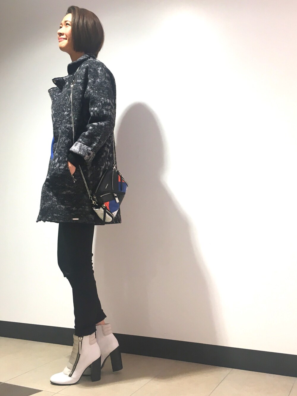 「カジュアル、ブーツ、アウター、Diesel」｜「DIESELのアイテム（デニムパンツ、ブラック系）」を使った、つっきーさん（レディース・173cm）の秋コーディネートの1枚目の写真