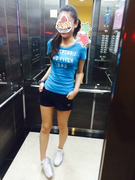 「NIKE（ナイキ）のアイテム（スニーカー、ホワイト系）」を使った、維維さん（レディース・165cm）の秋コーディネート