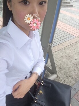 「PRADA（プラダ）のアイテム（トートバッグ、ブラック系）」を使った、維維さん（レディース・165cm）の秋コーディネート