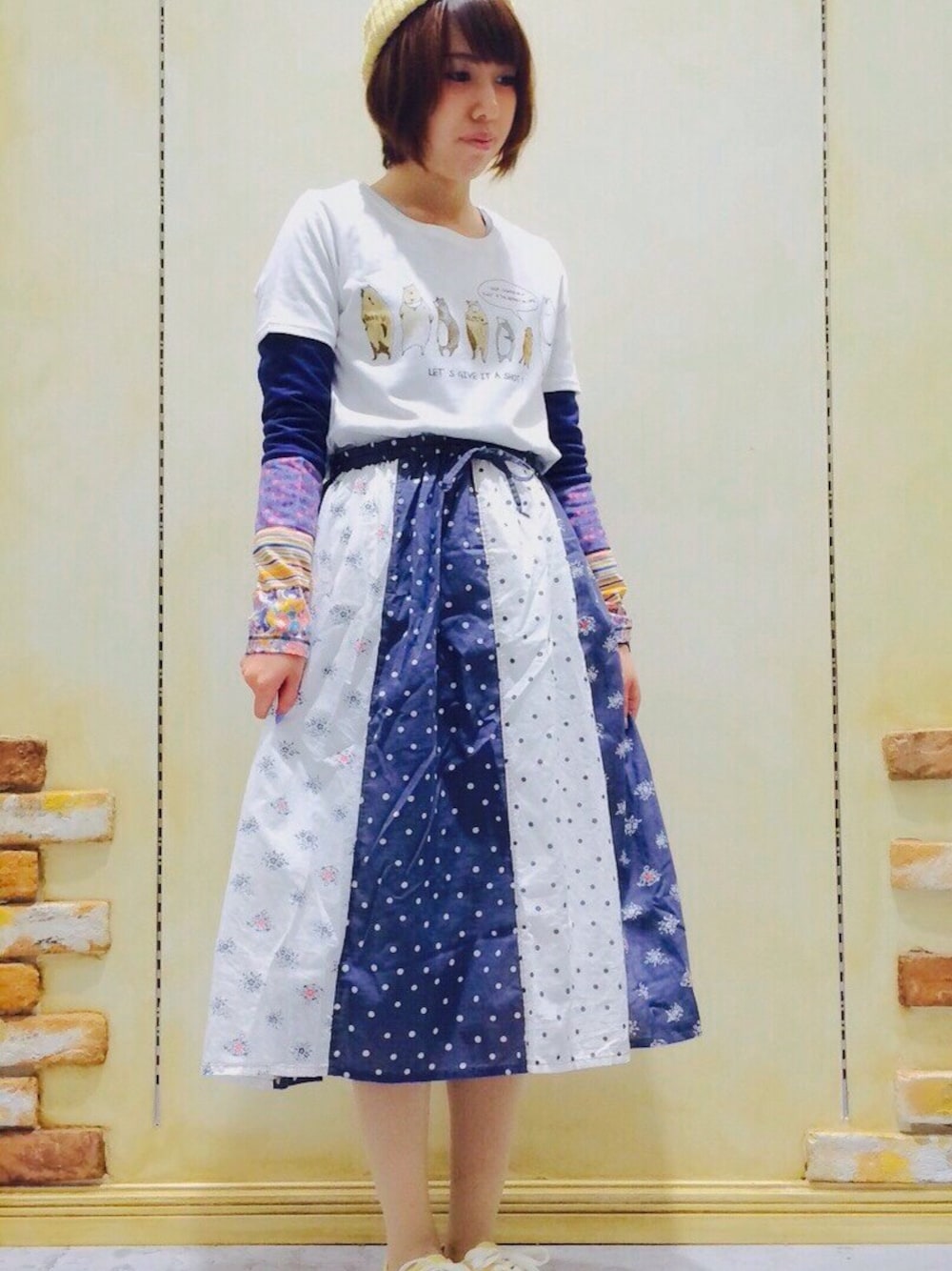 「スニーカー、スカート、ニット帽、アニマル、マキシ丈スカート、柄×柄、くまさん、春、派手」｜「ベアーズTシャツ（Tシャツ/カットソー、ホワイト系）」を使った、♔Yui♔さん（レディース・158cm）の春コーディネートの1枚目の写真