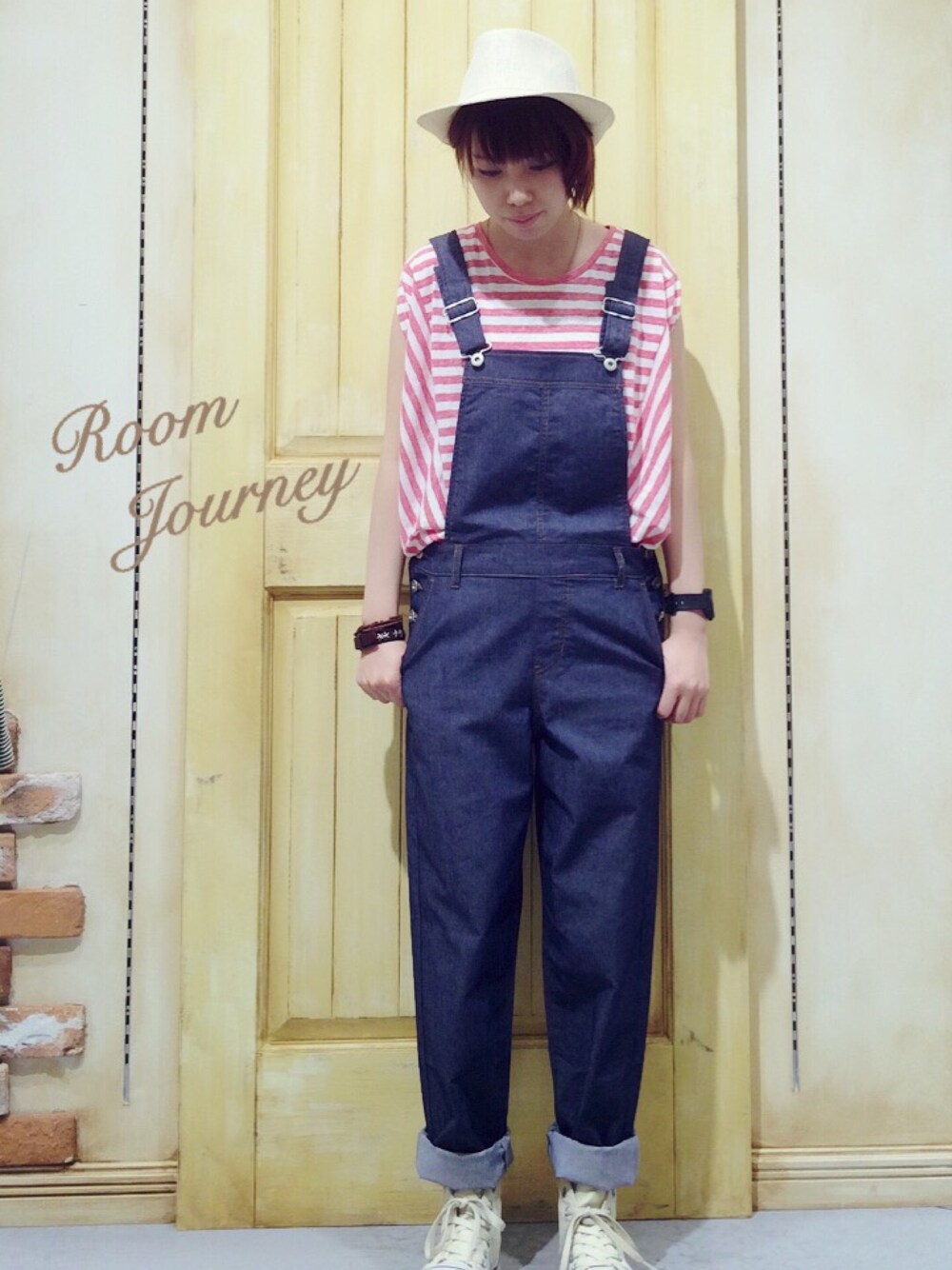 「スニーカー、コンバース、カジュアル、ボーダー、オーバーオール、ハット、ロールアップ、楽チンコーデ、ショートカット、Room Journey」｜「Wordtrobeのアイテム（Tシャツ/カットソー、ピンク系）」を使った、♔Yui♔さん（レディース・158cm）の夏コーディネートの1枚目の写真