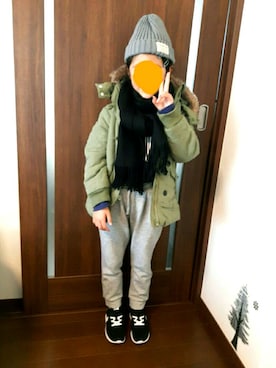 「アイテム（マフラー、ブラック系）」を使った、りりさん（キッズ・121cm）の冬コーディネート