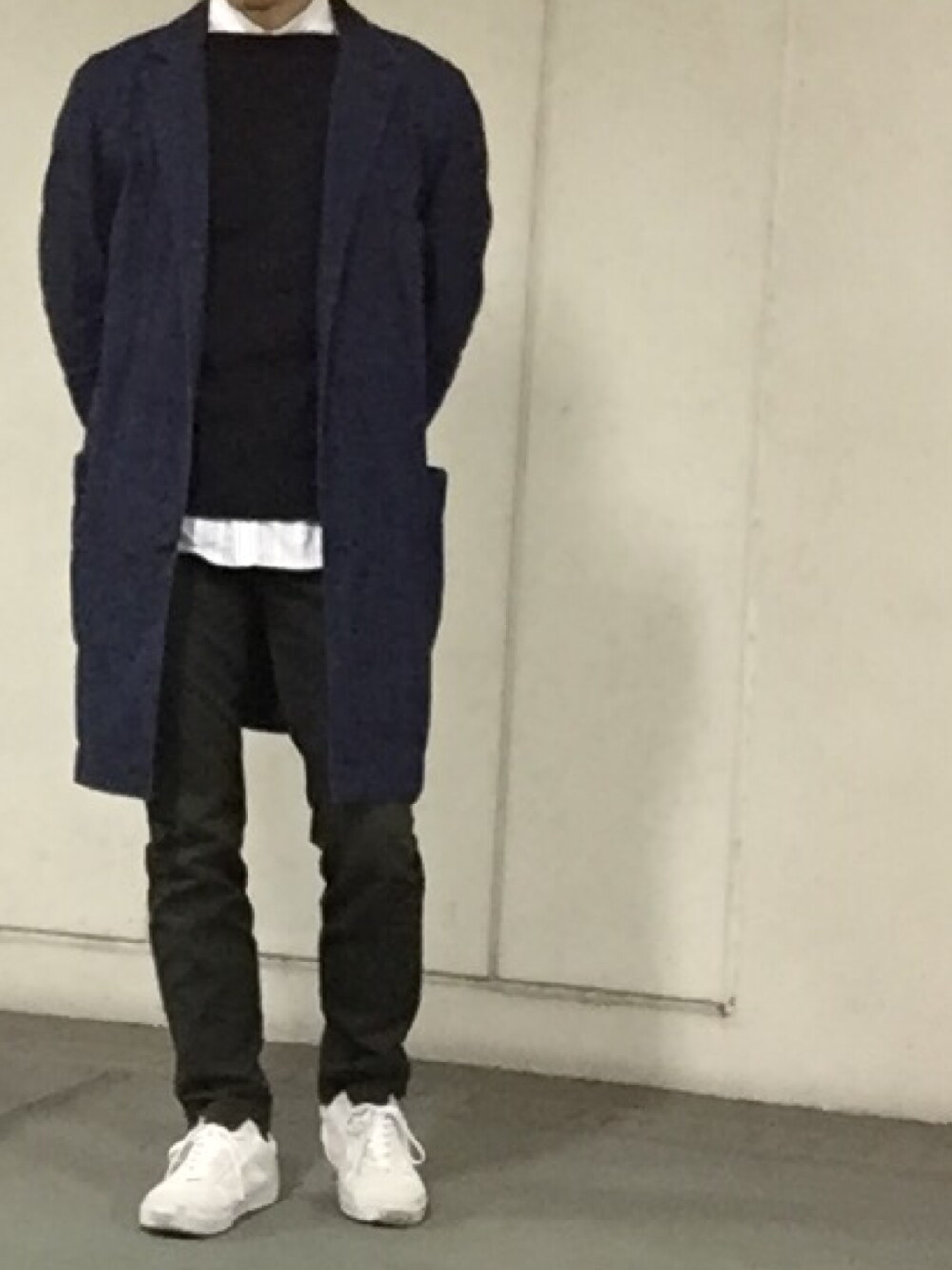 「ショップコート、スニーカー、シャツ」｜「FREEMANS SPORTING CLUBのアイテム（ジャケット/アウター、ブルー系）」を使った、ばっさーさん（メンズ・171cm）の秋コーディネートの1枚目の写真