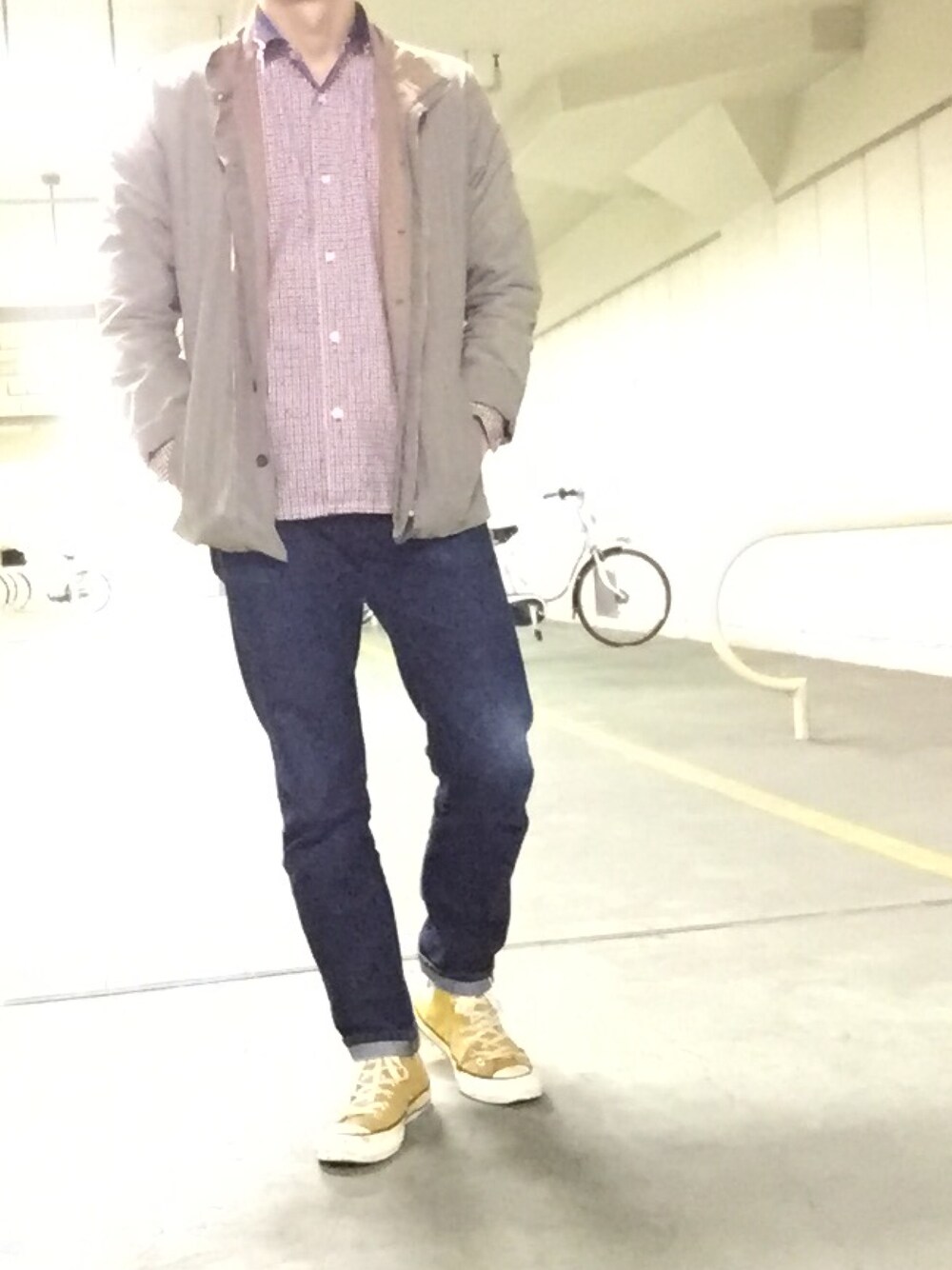「デニム、シャツスタイル、ハイカットスニーカー」｜「STEPHAN SCHNEIDERのアイテム（ブルゾン、グリーン系）」を使った、ばっさーさん（メンズ・171cm）の秋コーディネートの1枚目の写真