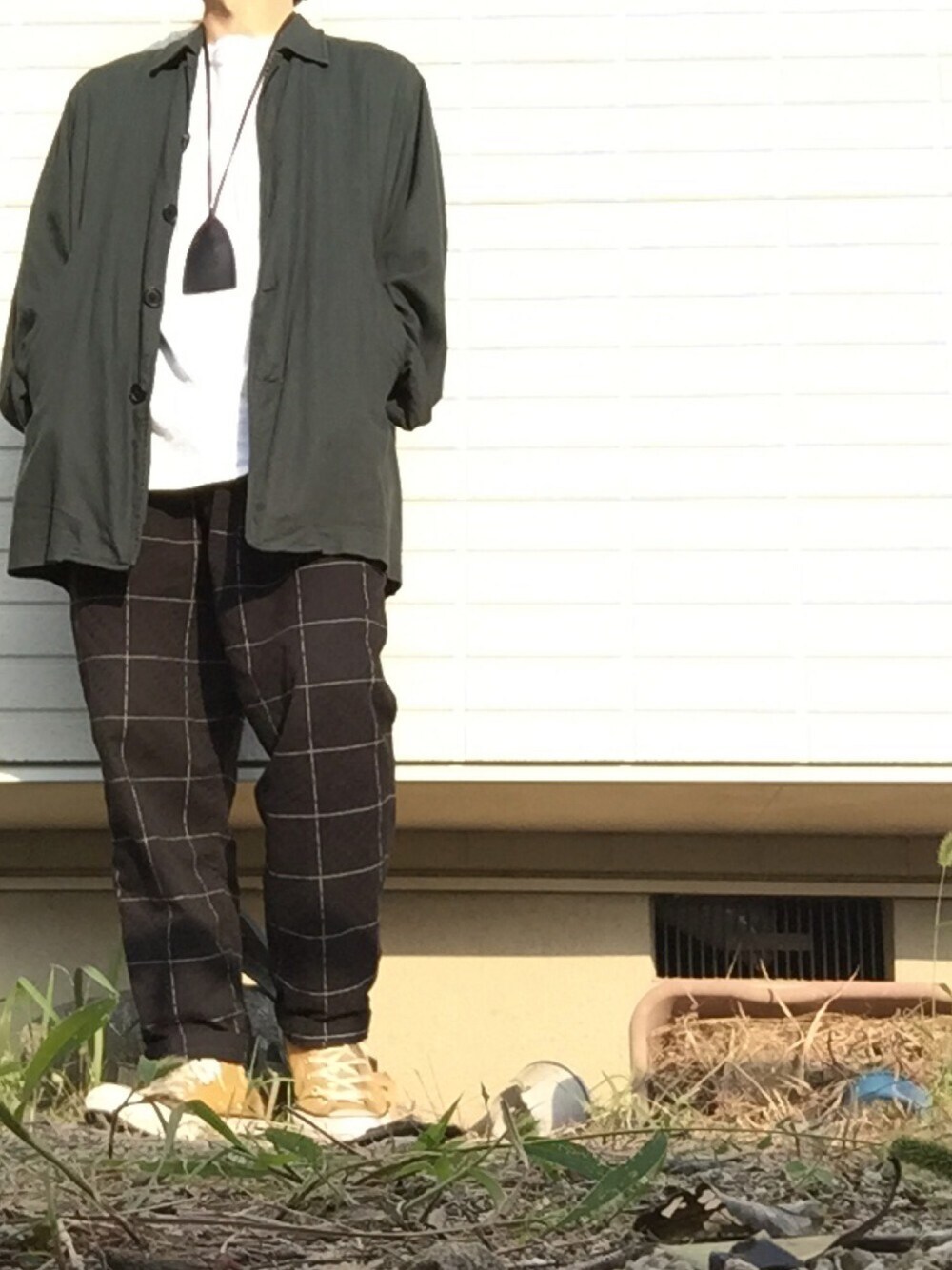 「無地T、白Tシャツ、タックパンツ、ハイカットスニーカー、オーバーサイズ、Y's、古着、ワイドパンツ、ビックシルエット、オールスター」｜「Y’s for menのアイテム（ジャケット/アウター、グリーン系）」を使った、ばっさーさん（メンズ・171cm）の秋コーディネートの1枚目の写真