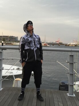 「ブラック×ホワイト」｜「アイテム（ナイロンジャケット）」を使った、kAzuKiさん（メンズ・169cm）の秋コーディネート
