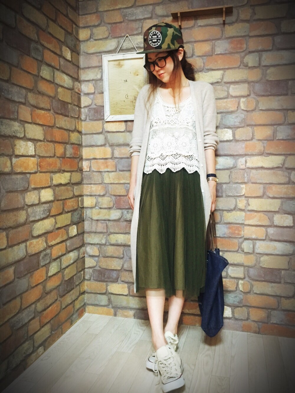 「CHEAP THRILLS、クロシェ、レーストップス、チュールスカート、ロングカーディガン、キャップ、converse、トートバッグ」｜「CHEAP THRILLSのアイテム（Tシャツ/カットソー、ホワイト系）」を使った、CHEAP THRILLSさん（レディース・160cm）の夏コーディネートの1枚目の写真