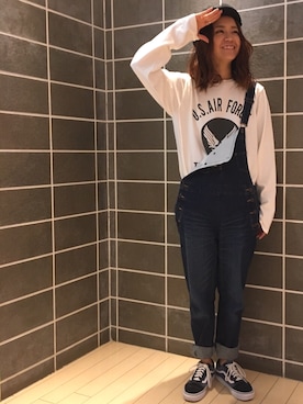 「AVIREX（アヴィレックス）のアイテム（サロペット/オーバーオール）」を使った、Reiさん（レディース・157cm）の秋コーディネート