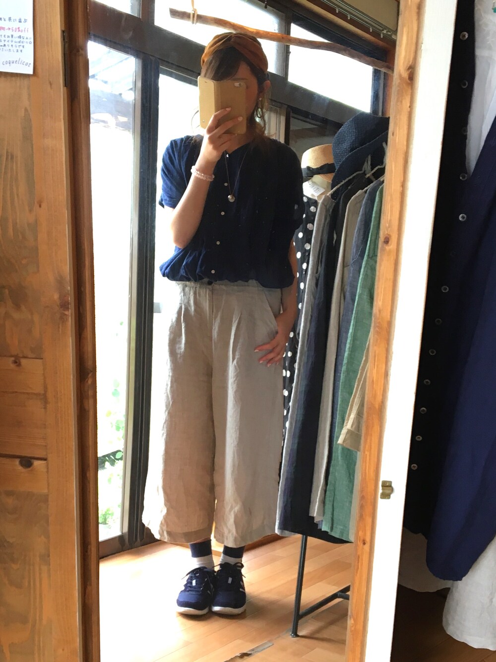 「ギャザーシャツ#クシャ感#08mab、ガウチョパンツ#ELLIFE#リネン、ヘアターバン#レンガ色、ナチュラル#セレクトショップ#coquelicot#コクリコ」｜「08mabのアイテム（シャツ/ブラウス、ブルー系）」を使った、konamiさん（レディース・164cm）の夏コーディネートの1枚目の写真