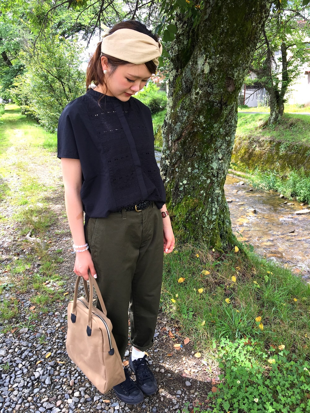 「ミリタリー#シック#甘辛#ミックス、レース#半袖#soi-e#ソワ、カーキ#パンツ#ベルト、クロスヘアターバン#白ソックス#frenchbull、ナチュラル#セレクトショップ#コクリコ#coquelicot」｜「soi-eのアイテム（トップス、ブラック系）」を使った、konamiさん（レディース・164cm）の夏コーディネートの1枚目の写真