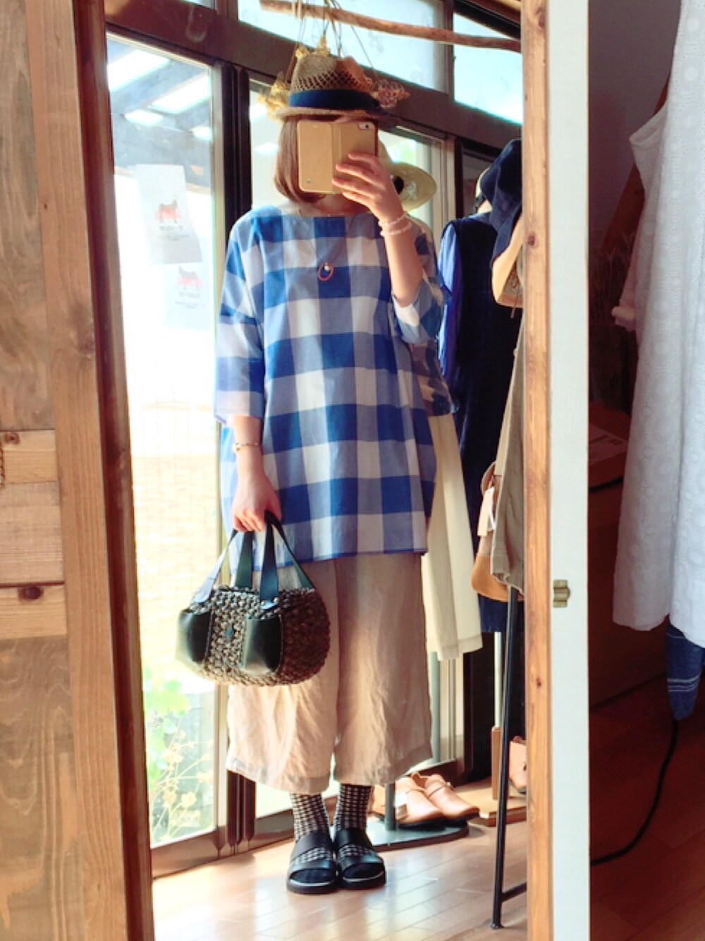 「涼しげ#コーデ、ブロックチェック#チュニック#ソワ、リネンパンツ#エリフェ、かごバッグ#CLEDRAN」｜「soi-eのアイテム（その他トップス、ブルー系）」を使った、konamiさん（レディース・164cm）の夏コーディネートの1枚目の写真
