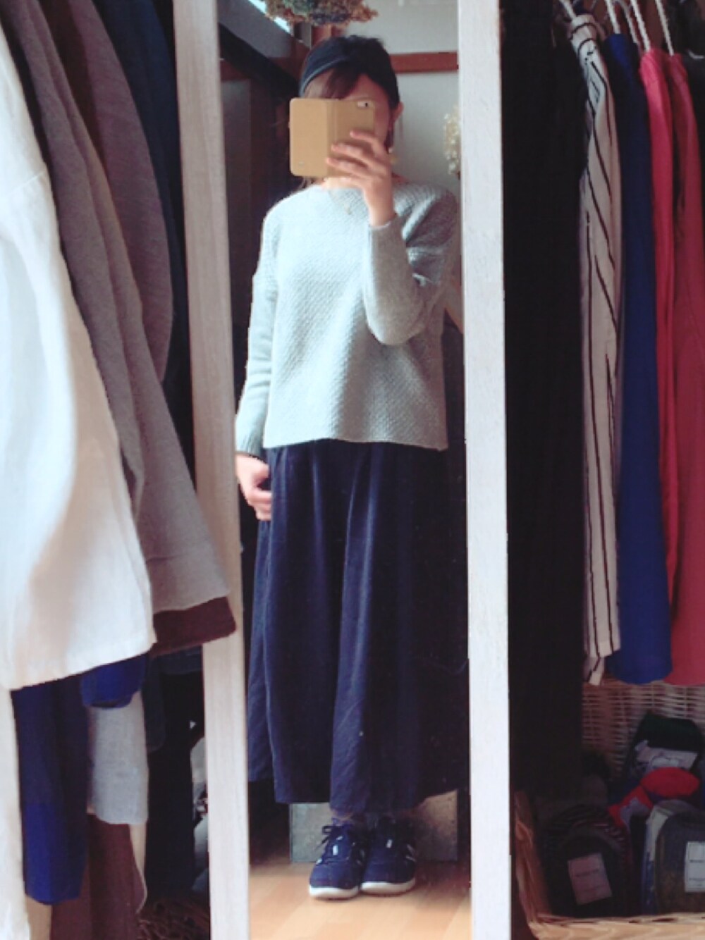 「ニット#鹿の子編み、ソワ、ワイドパンツ、ヘアターバン、クロスヘアターバン、ナチュラル、セレクトショップ、コクリコ」｜「soi-eのアイテム（ニット/セーター、グレー系）」を使った、konamiさん（レディース・164cm）の秋コーディネートの1枚目の写真
