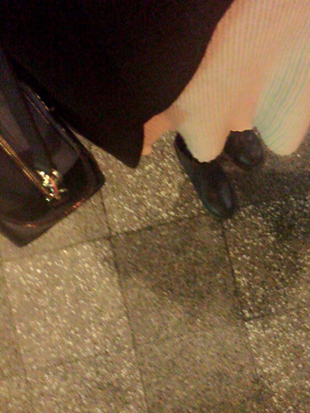 「hitch hike market、who's who chico、LEPSIM LOWRYS FARM、Kate Spade、kate spade new york(kate spade new york)、ニットワンピース、チェスターコート、サイドゴアブーツ、ディナー、ネックレス」｜「ChicoのVネック 片畦ニットワンピースセット（ワンピース、グレー系）」を使った、ym...さん（レディース・160cm）の冬コーディネートの1枚目の写真