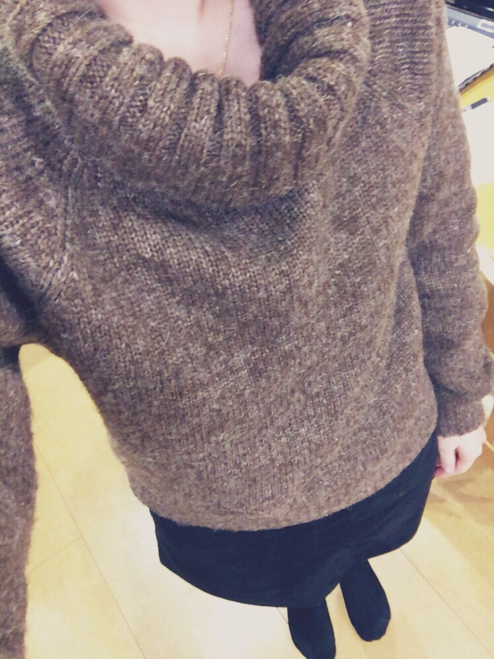 「Kastane、who's who chico、Kate Spade、LEPSIM LOWRYS FARM、トレンチコート、ブラウン×ブラック、サイドゴアブーツ、お買い物、東京」｜「Kastaneのオフタートルプルオーバー（ニット/セーター、ブラウン系）」を使った、ym...さん（レディース・160cm）の冬コーディネートの1枚目の写真