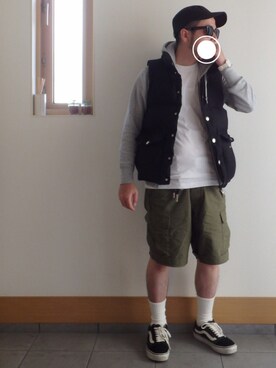 ダウンベストを使った 白tシャツ のメンズ人気ファッションコーディネート 髪型 ボウズ Wear