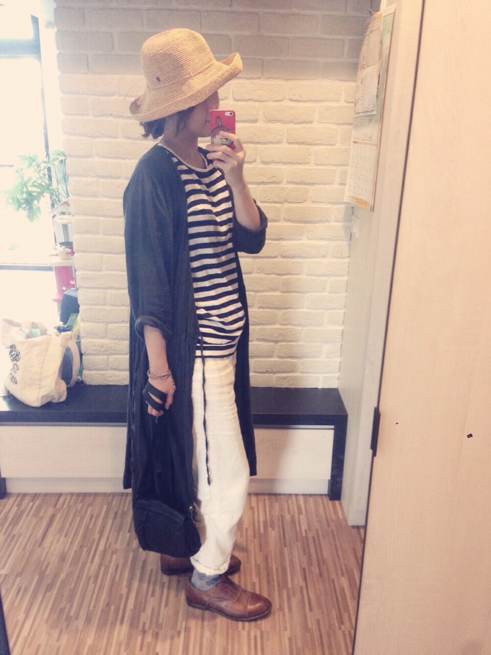 「veritecoeur、nest robe、ナチュラル、森ガール、白パンツ、ボーダーTシャツ、Tシャツ、ボーダー、麦わら帽子」｜「nest Robeのアイテム（ワンピース、ブラウン系）」を使った、mikaさん（レディース・169cm）の夏コーディネートの1枚目の写真