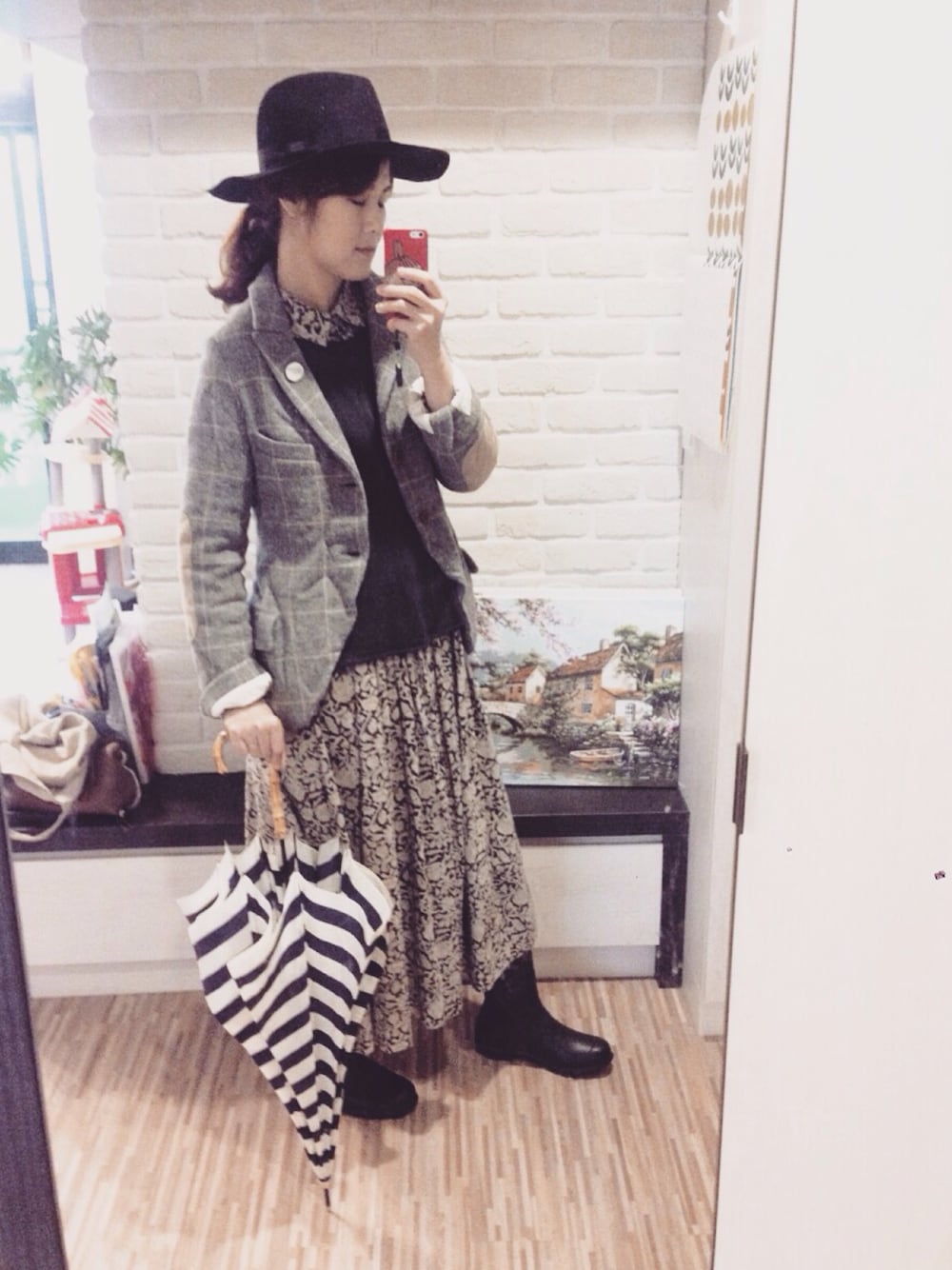 「veritecoeur、nest robe、URBAN RESEARCH、united arrows、BEAMS、BEAUTY&YOUTH UNITED ARROWS、カジュアル、メンズライク、雨の日コーデ、ナチュラル」｜「TOUJOURSのIエルボーパッチジャケット（その他アウター、グレー系）」を使った、mikaさん（レディース・169cm）の冬コーディネートの1枚目の写真