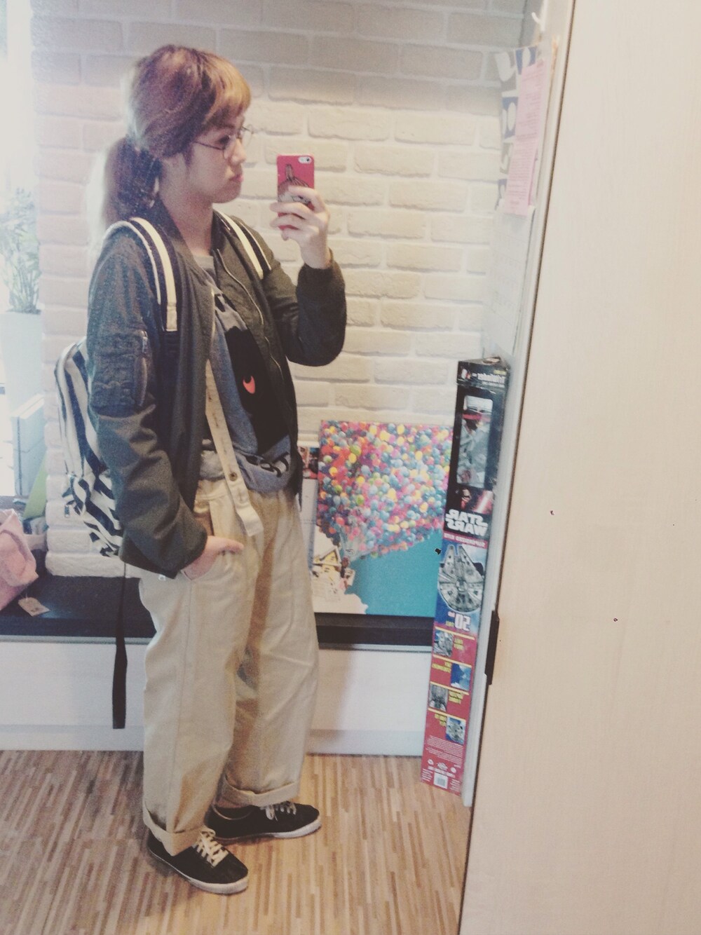 「veritecoeur、nest robe、URBAN RESEARCH DOORS、BEAMS BOY、alpha、自転車スタイル、スニーカーコーデ、メガネ女子、メンズライク、ナチュラルスタイル」｜「UNIQLOのDICK BRUNA Tシャツ（Tシャツ/カットソー、グレー系）」を使った、mikaさん（レディース・169cm）の春コーディネートの1枚目の写真