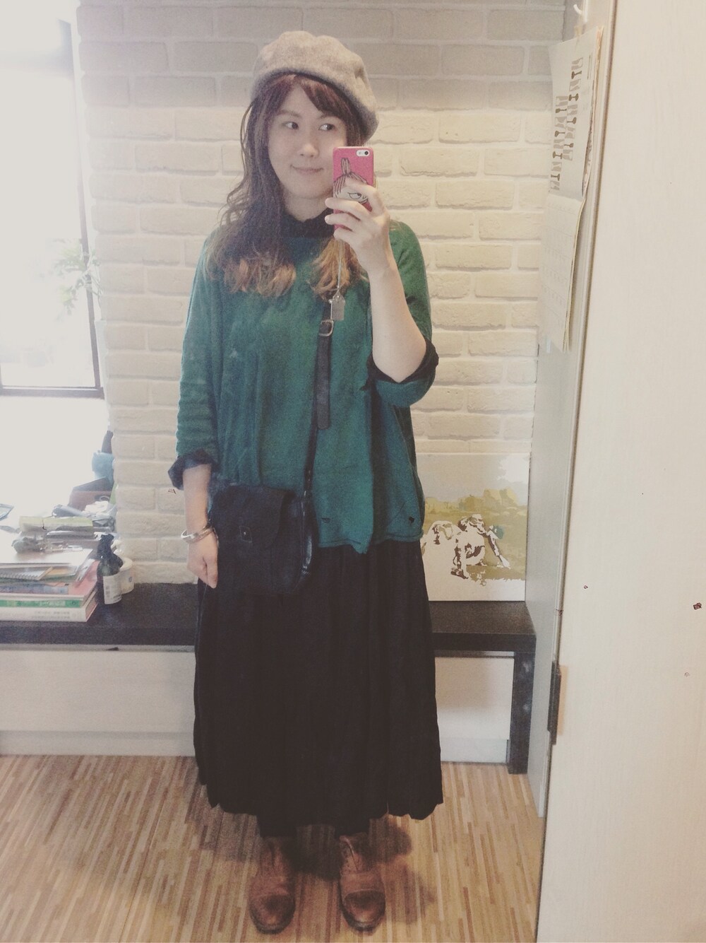 「veritecoeur、nest robe、秋のコーデ、ベレー帽、ニット、ブラック、ナチュラルスタイル、カジュアルコーデ、URBAN RESEARCH、united arrows」｜「caseycaseyのシャツワンピース（シャツワンピース、ブラック系）」を使った、mikaさん（レディース・169cm）の秋コーディネートの1枚目の写真