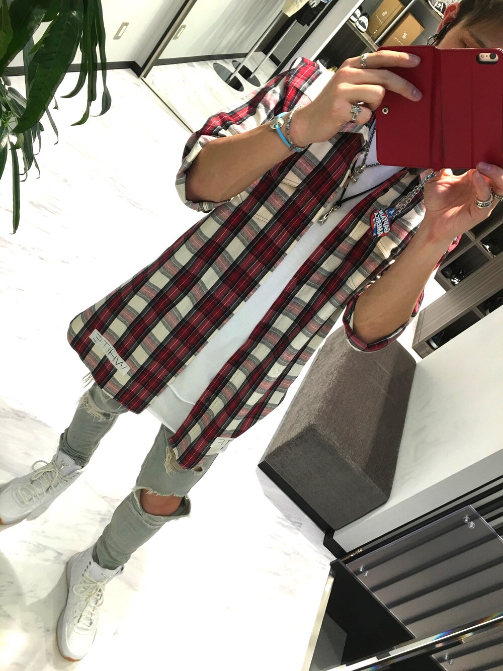 「off whiteのアイテム（シャツ/ブラウス、レッド系）」を使った、tatsuyakitanoさん（メンズ・180cm）の夏コーディネートの1枚目の写真