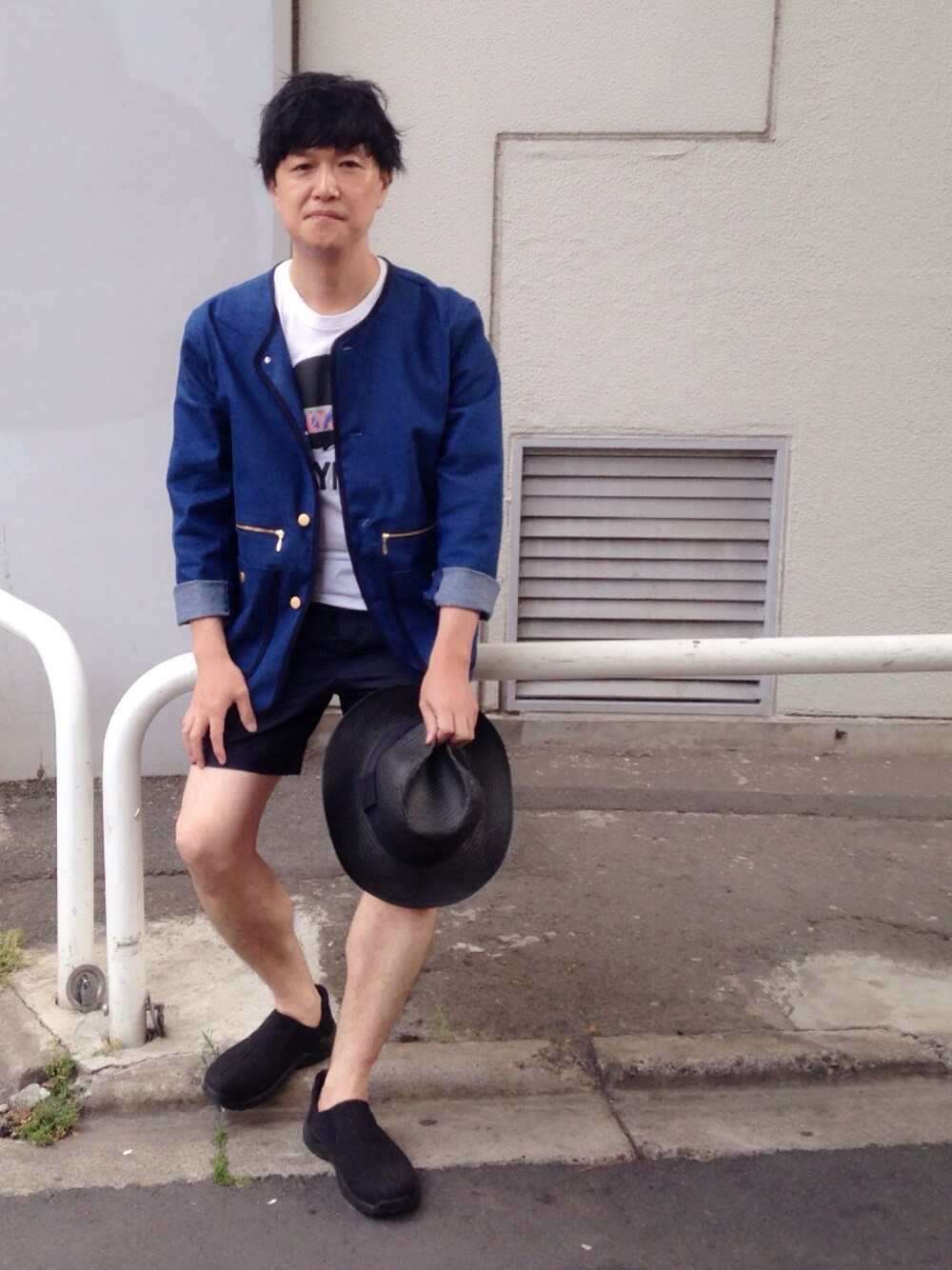 「春夏コーデ、撮影、デニム」｜「CULLNIのアイテム（デニムジャケット、ブルー系）」を使った、MICHIAKI ISHIDOさん（メンズ・170cm）の夏コーディネートの1枚目の写真