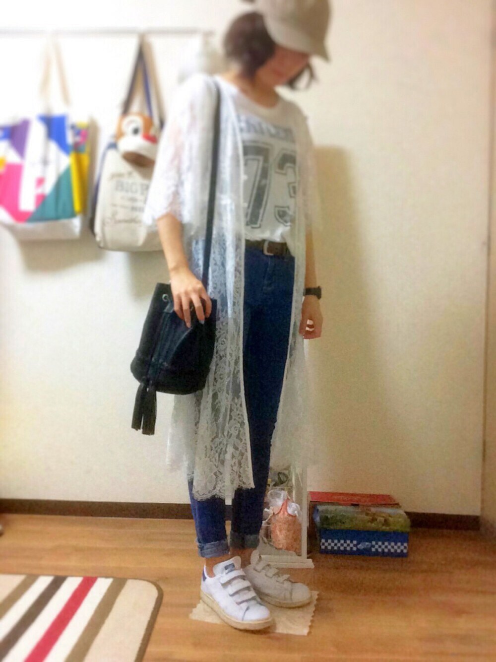 「シンプル、大人カジュアル、スニーカー、デニム、archives、GU、プチプラ、adidas」｜「FOREVER 21のアイテム（デニムパンツ、ブルー系）」を使った、hakoさん（レディース・162cm）の春コーディネートの1枚目の写真
