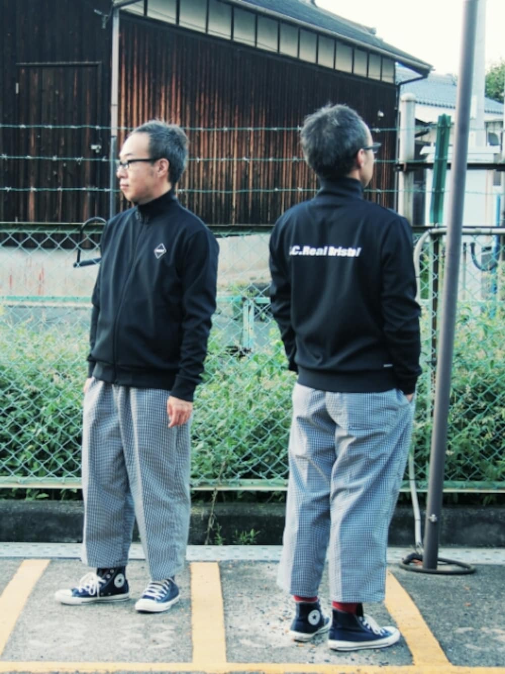 「秋コーデ、ゆるコーデ、カジュアル、ワイドパンツ、F.C.Real Bristol、F.C.R.B.、ジャージ、千鳥格子、ラクチンコーデ」｜「NANO universeのRED KAP（レッド キャップ）/ F/シェフパンツ（スラックス、その他）」を使った、Tomoさん（メンズ・164cm）の秋コーディネートの1枚目の写真