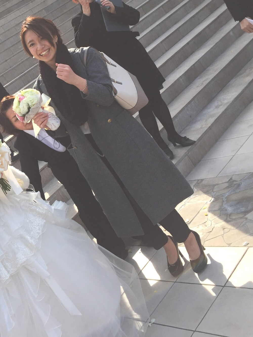「結婚式、ブーケ、TODAYFUL、ロングコート、グレー、ナポレオン、オールインワン、バイカラー、パンツスタイル、セルフアレンジ」｜「TODAYFULのダブルロングコート（チェスターコート、グレー系）」を使った、Merbさん（レディース・158cm）の冬コーディネートの1枚目の写真