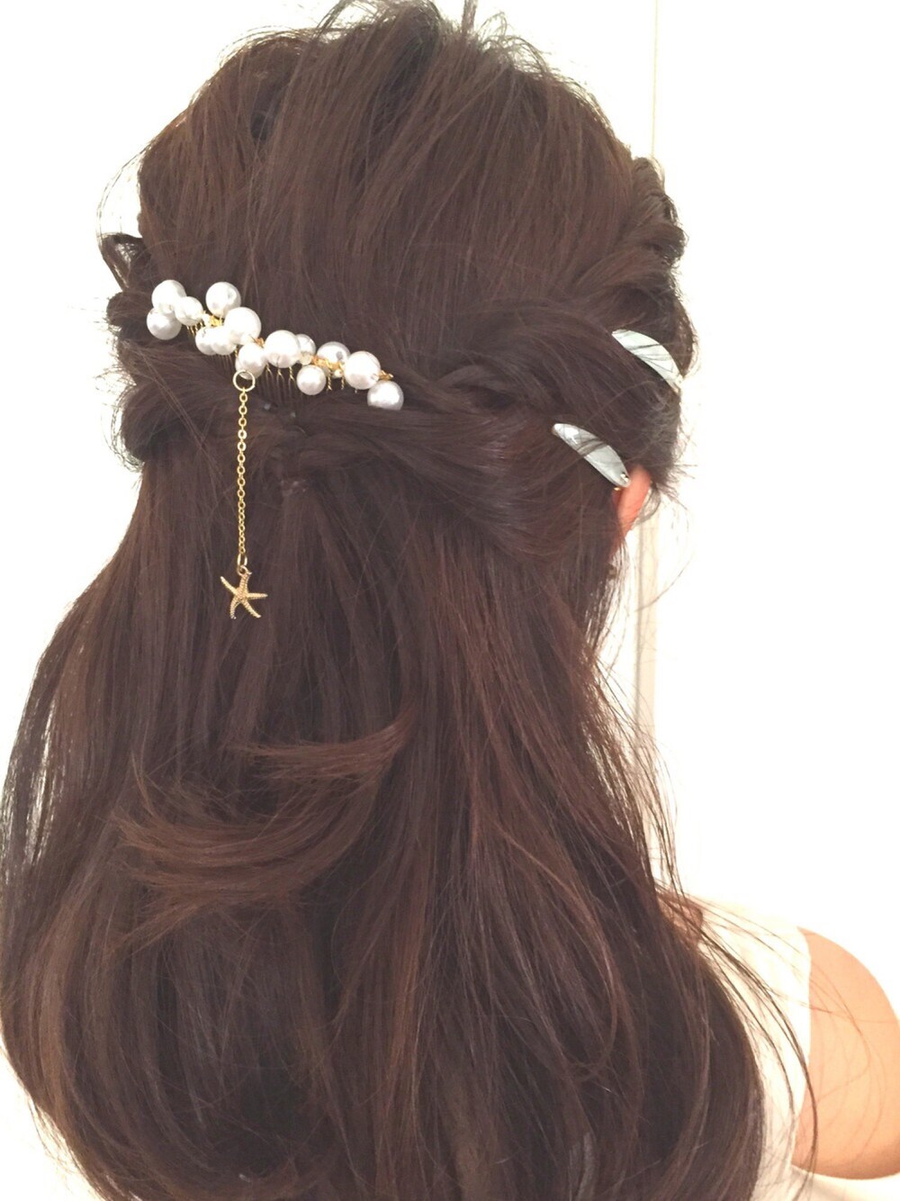 「結婚式、セルフアレンジ、ヘアアレンジ、ハーフアップ、ねじねじ、編み込みヘア、海、ヒトデ、マリン、プチプラ」｜「MIIAの肩あきバイカラーワンピース（ワンピース、ブルー系）」を使った、Merbさん（レディース・158cm）の春コーディネートの1枚目の写真
