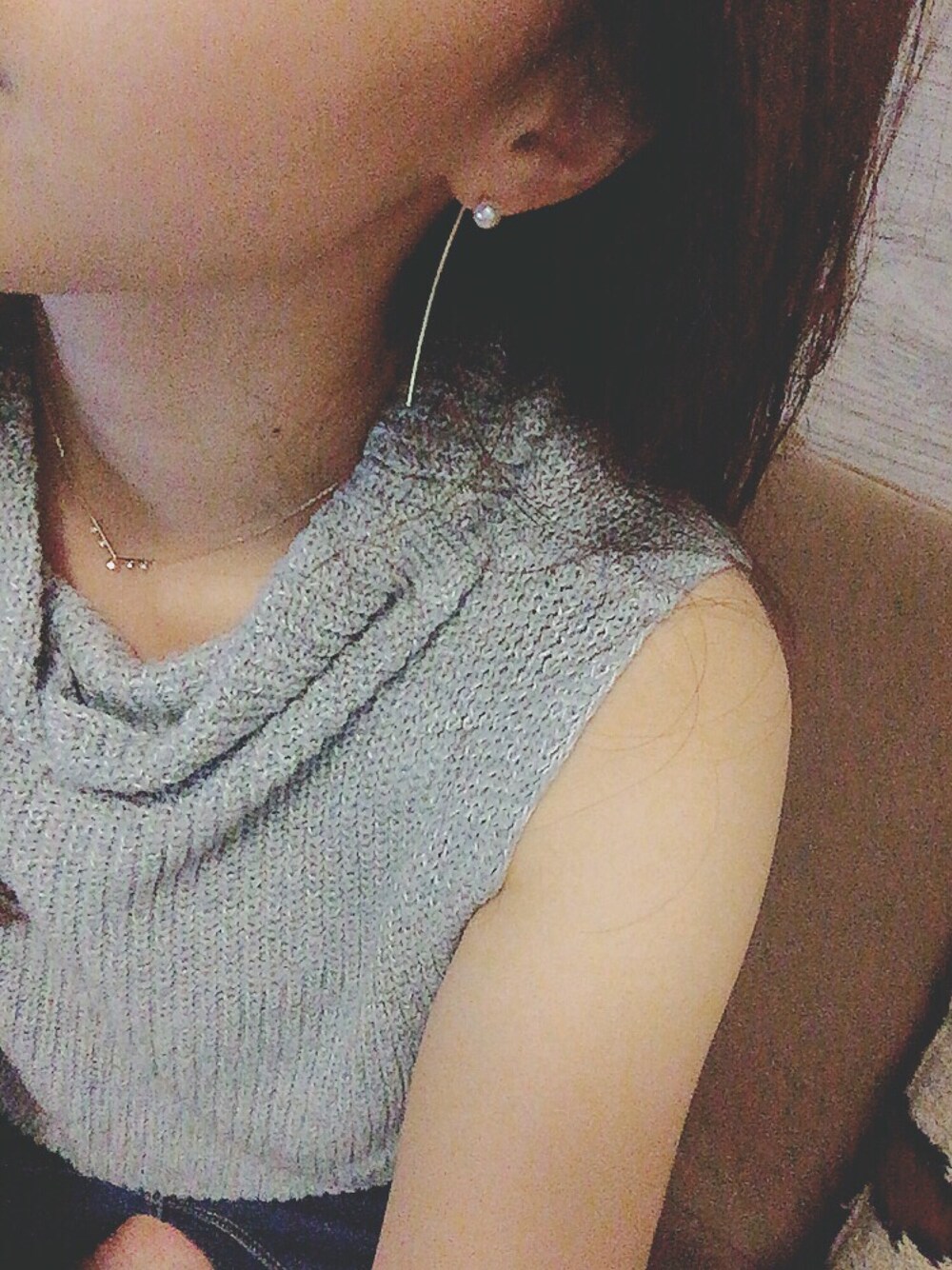 「TODAYFUL、LIFE's#203、TOKYO、東京、秋コーデ、シンプルコーデ、denim、ノースリーブニット、スキニーデニム」｜「TODAYFULのウォーターパールピアス（ピアス（両耳用）、ゴールド系）」を使った、Merbさん（レディース・158cm）の秋コーディネートの1枚目の写真