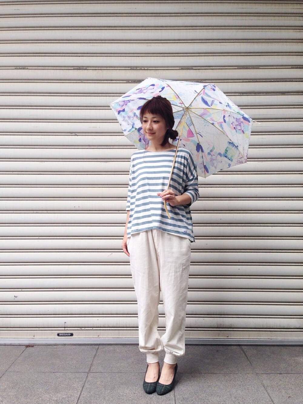「日本、コーデュロイパンツ、haco.、ヒールパンプス、ボーダートップス、オーガニックコットン、WOMEN、日傘、インド」｜「haco!のPEACE BY PEACE コットンプロジェクト　＆スロウ　オーガニックコットンのAラインボーダートップスの会（Tシャツ/カットソー、その他）」を使った、ｉｙｕさん（レディース・157cm）の夏コーディネートの1枚目の写真