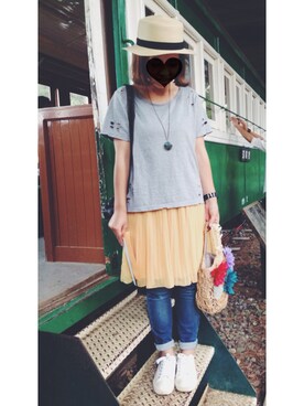「LOWRYS FARM（ローリーズファーム）のアイテム（Tシャツ/カットソー、グレー系）」を使った、mameさん（レディース）の夏コーディネート