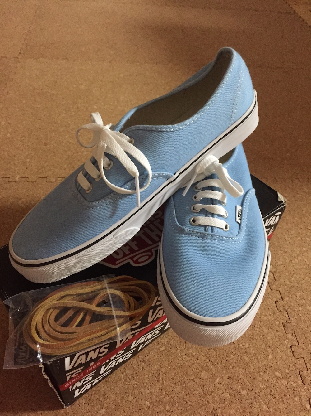 「VANS、simple、シンプル、スニーカー、FreeCity、セールで買いました、夏のセール、夏のコーディネート」｜「VANSのBAYFLOW／【VANS(ヴァンズ)】AUTHENTIC（スニーカー、ブルー系）」を使った、剛さん（メンズ・175cm）の夏コーディネートの1枚目の写真