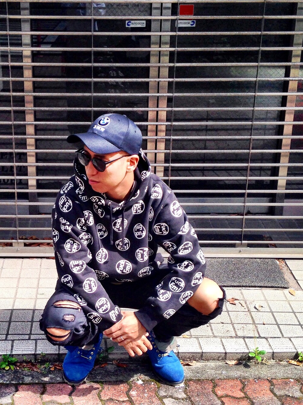 「aside_ae、supreme、vintage、Vintagecap、bmw、Timberland、atoms」｜「Supreme のアイテム（パーカー、ブラック系）」を使った、ISAMCLOSERさん（メンズ・175cm）の秋コーディネートの1枚目の写真