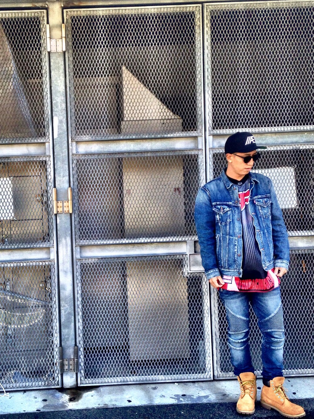 「aside_ae、supreme、Levi's、foxracing、Timberland」｜「ASIDEのÆ LOGO SNAPBACK CAP（キャップ、ブラック系）」を使った、ISAMCLOSERさん（メンズ・175cm）の秋コーディネートの1枚目の写真