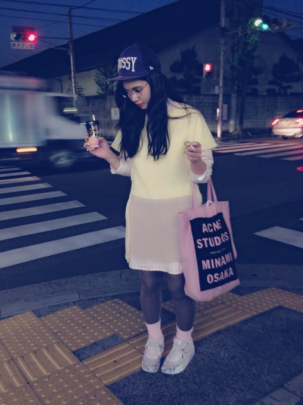 「stussy、NEWERA、made in HEAVEN、airmax、Cry.、beautifulpeople」｜「ACNEの
acne（トートバッグ、ピンク系）」を使った、mayuka tsuchiyaさん（レディース・167cm）の春コーディネートの1枚目の写真